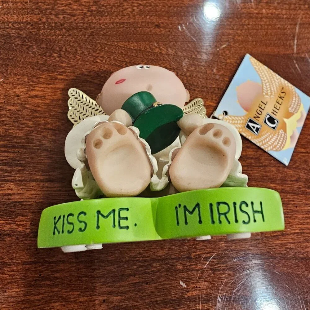 Angel Cheeks "Kiss Me Im Irish" Figurine With Metal Wings & Green Shamrock Base - Picture 2 of 10